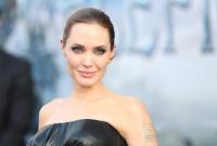 Анджелина Джоли собирается разорить Брэда Питта – СМИ