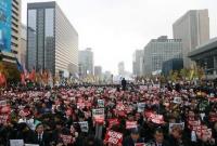В Южной Корее десятки тысяч людей требовали отставки президента