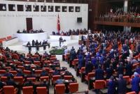 В Турции оппозиция бойкотирует работу парламента