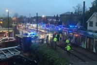 В Лондоне перевернулся трамвай с пассажирами, около 40 человек пострадали