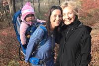 В Facebook набирает популярность пост женщины, после выборов встретившей Хиллари Клинтон в лесу