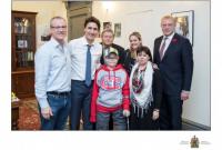 П.Порошенко поблагодарил Канаду за помощь пострадавшему на Донбассе мальчику