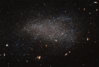 "Хаббл" сделал снимок "неправильной" галактики из созвездия Волосы Вероники