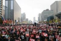 Десятки тысяч человек в Южной Корее требуют отставки президента