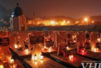Сегодня во Львове на Лычаковском кладбище зажгут 30 000 свечей