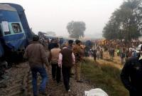 Крушение поезда в Индии: число погибших превысило 100 человек