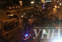 Активисты на ул. Большая Васильковская побили окна столичного офиса и зажгли файеры