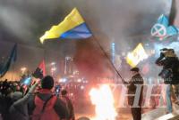 В Киеве на Майдане Незалежности зажгли шины