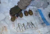 СБУ обнаружила три тайника с оружием и боеприпасами на окраине Ивано-Франковска