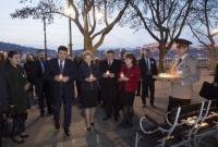 В.Гройсман во время визита в Венгрию почтил память жертв Голодомора в Украине