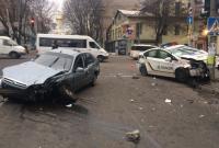 В Днипре таксист врезался в автомобиль полиции
