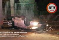 ДТП в Киеве: Toyota сбила 6 деревьев и влетела в забор зоопарка, есть погибшие