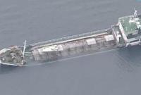 Тонущий в Японии танкер с химикатами доставили к берегу