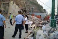 На северо-западе Китая из-за оползня обрушились два жилых здания
