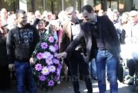 Президенту Молдовы принесли похоронный венок