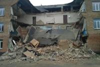 ГосЧС: в школе в Василькове обвалилась фасадная стена и перекрытия, проводится эвакуация