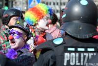 В Швеции люди в костюмах клоунов начали нападать на прохожих - СМИ
