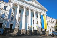 Фасад здания Минобороны украсил 11-метровый флаг Украины