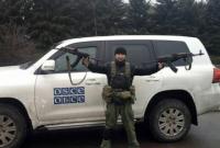 Наблюдатели СММ ОБСЕ заметили двух вооруженных членов "ДНР" в Петровском