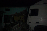Ночью фура протаранила жилой дом на трассе "Киев-Чоп"