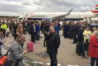Из аэропорта Лондона эвакуировали около 500 человек из-за "химического инцидента"