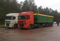 Полиция в Сумской области задержала два грузовика с нелегальным мусором из западной Украины