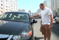 В Беларуси россияне избили мужчину за украинский флаг в машине (видео)