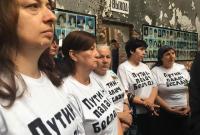 Матерей погибших детей приговорили к штрафам и общественным работам за майки с надписью "Путин - палач Беслана"