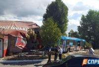 В Киеве автобус с пассажирами на полном ходу протаранил кафе