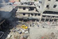По меньшей мере 25 гражданских лиц погибли в результате бомбардировки рынка в Идлибе