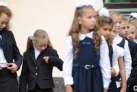 Украинцы призвали П.Порошенко отменить форму в школах