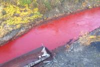В России объяснили окрашивание в красный цвет реки под Норильском
