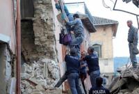 Жертвами землетрясения в Италии стали уже 297 человек