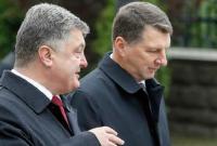 Порошенко и глава Латвии обсудят возвращение конфискованных 50 млн долларов