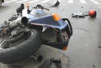 Автомобиль в Киеве сбил мотоциклиста