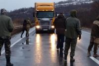 Активисты в Закарпатье начали блокировать российские фуры