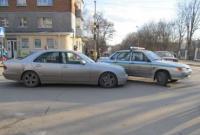 Пьяный иностранец на Mercedes въехал в авто полиции в Хмельницком