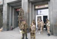 Захватившим отель "Казацкий" активистам выдвинули ультиматум