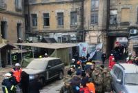 Обвал дома в Киеве: спасатели разобрали половину завалов