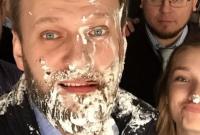 В Москве неизвестные атаковали тортами Навального