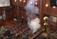 В парламенте Косово оппозиция снова применила слезоточивый газ