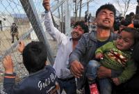 Границы Македонии "штурмуют" сотни мигрантов