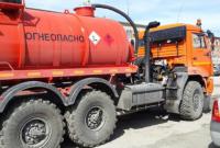 В Сумской области полиция задержала бензовоз с ворованной нефтью