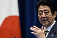 Премьер Японии призвал Путина обсудить мирный договор на саммите