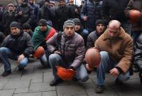 Более 100 шахтеров перекрыли дорогу во Львовской области