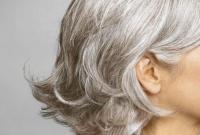 Ученые назвали причины появления седых волос
