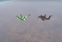Американский экстремал прыгнул с высоты более 7 км без парашюта (видео)