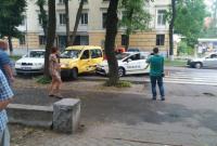 В центре Полтавы патрульные протаранили припаркованную иномарку