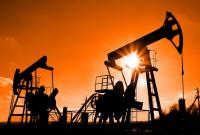 Цены на нефть продолжают расти на ожиданиях обсуждения "заморозки" добычи
