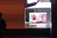 В центре Киева в витрине магазина транслировали порно (видео)
